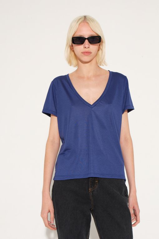REMERA V GUM