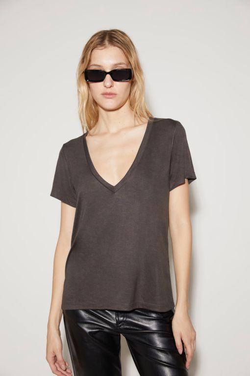 REMERA V GUM