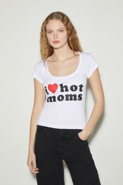 REMERA HOT MOMS