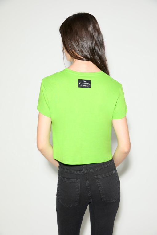 REMERA CROP ATTENTION